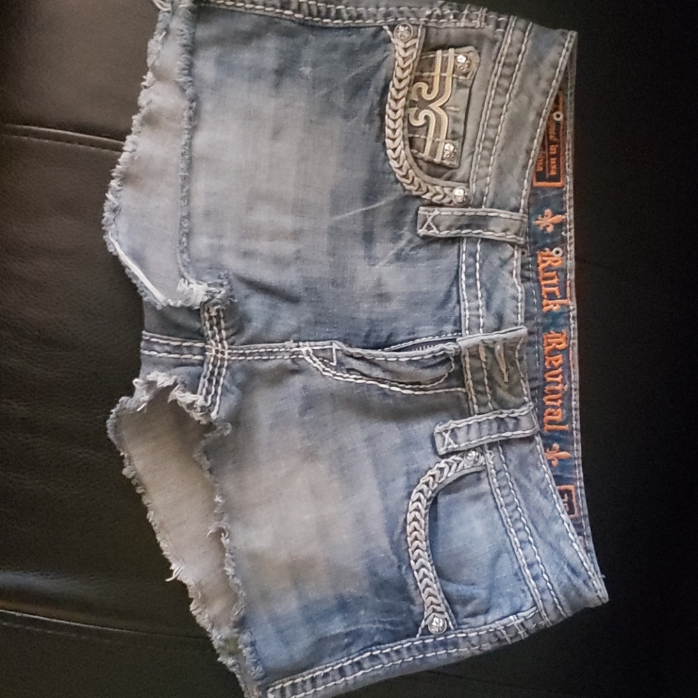 Cut off jeans